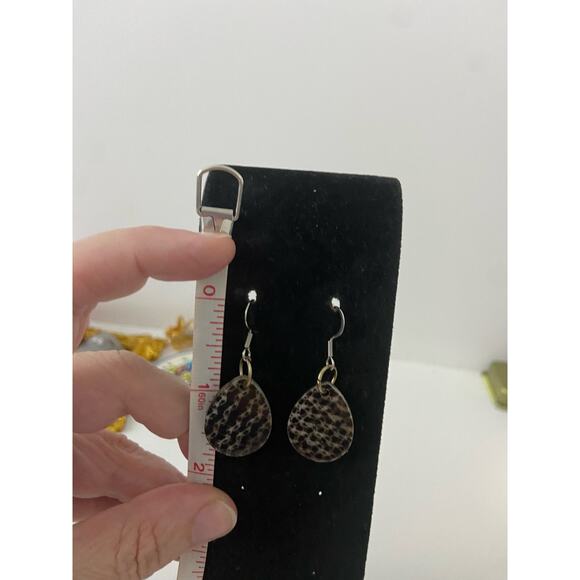 shell teardrop earrings - Picture 3 of 5